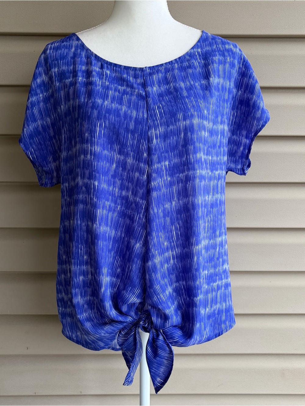 •Ann Taylor• Blue Patterned Tie-Front Blouse – Size Medium